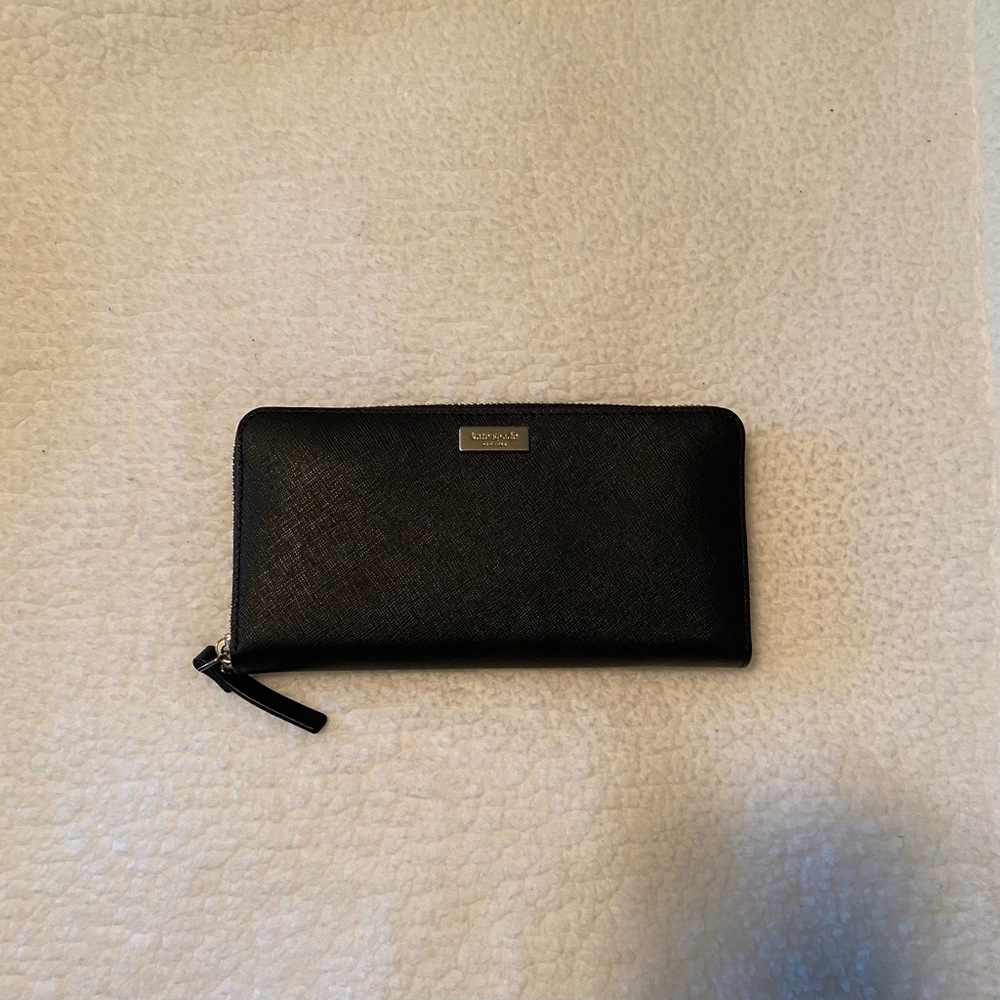 Kate Spade Neda Laurel Way wallet.